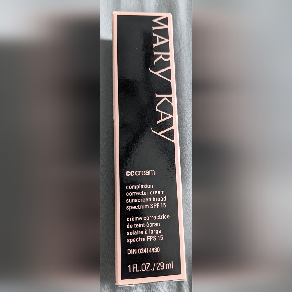 Mary Kay CC Cream - Complexion Corrector Cream Sunscreen Broad SPF15 - Picture 8 of 8